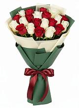 Букет Микс из красных и белых роз в Ягунино