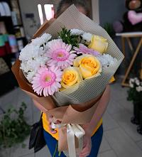 Букет цветов из:  Герберы, Розы и Хризантемы в Ягунино