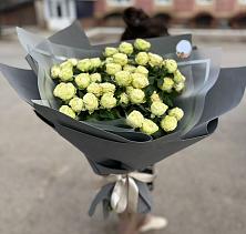 Букет Белые кустовые розы Солинеро в Ягунино