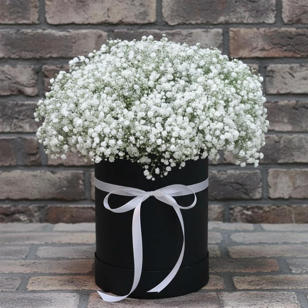 Цветочная композиция из Гипсофила в шляпной коробке в Ягунино