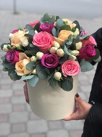 Цветочная композиция из Розы в шляпной коробке в Ягунино