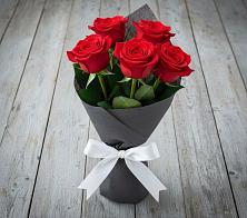 Букет 5 Красных роз Эдлесс Лав в Ягунино