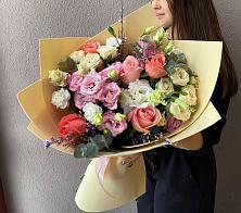 Букет цветов из:  Розы, Лизиантусы и Гвоздики #REPLACE_PRED# Ягунино