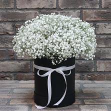 Цветочная композиция из Гипсофила в шляпной коробке в Ягунино