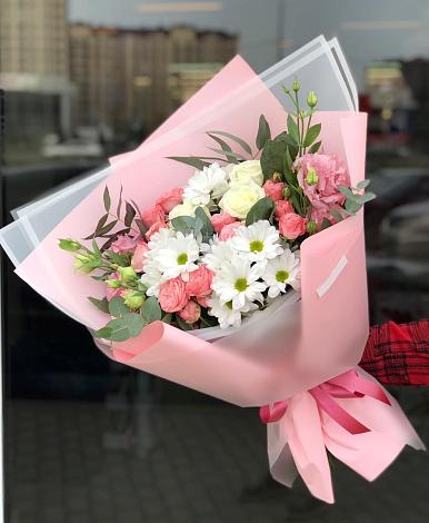 Букет цветов из: Розы, Лизиантусы и Хризантемы в Ягунино